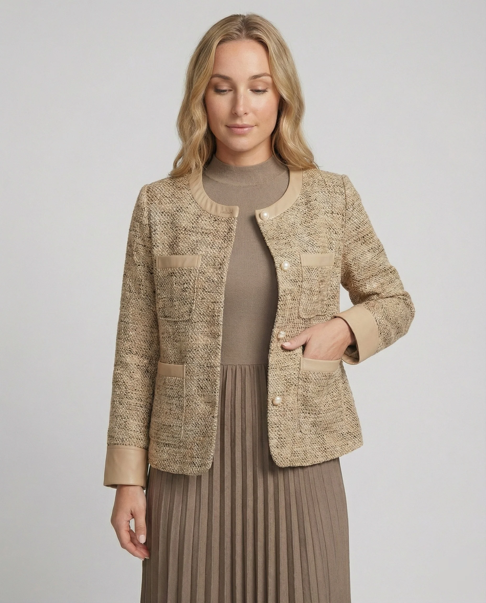 Zweiteiliges Ensemble Boucléjacke mit Rundhalsausschnitt und plissiertem Midikleid - Image 3