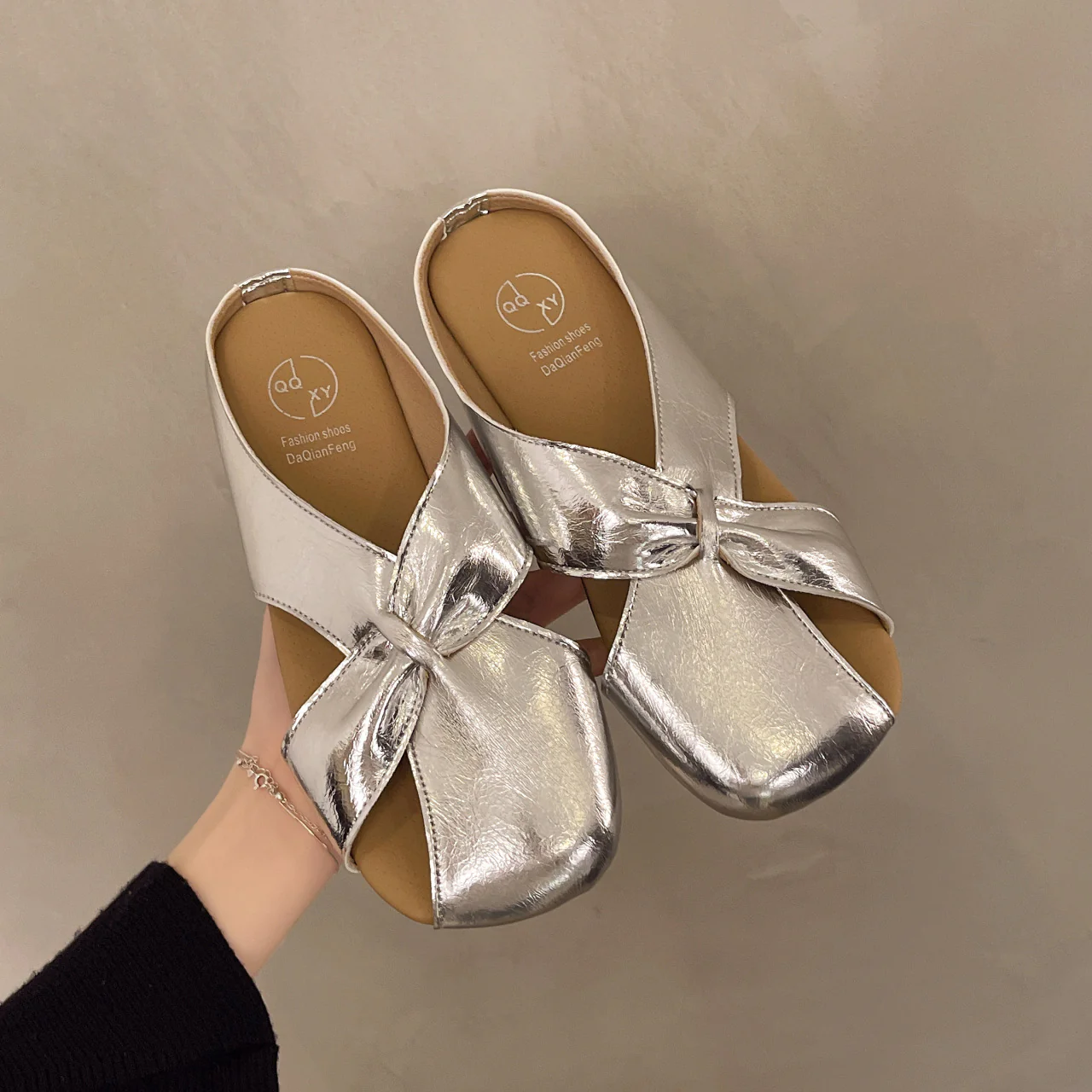 Damen offene Clogs mit modischem Knotendesign und bequemem Fußbett Heidi Mode