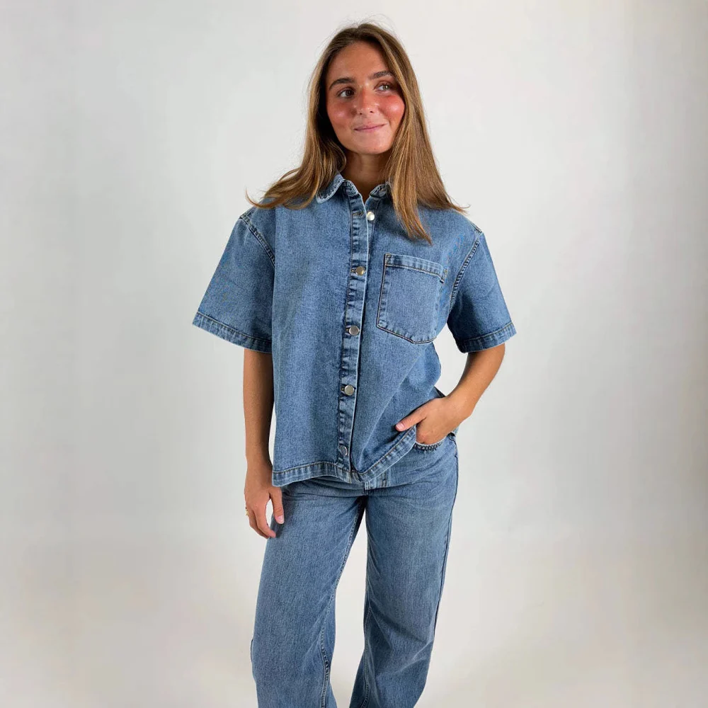 Damen Oversized Denim-Hemd mit kurzen Ärmeln und aufgesetzten Taschen Heidi-Mode - Image 3
