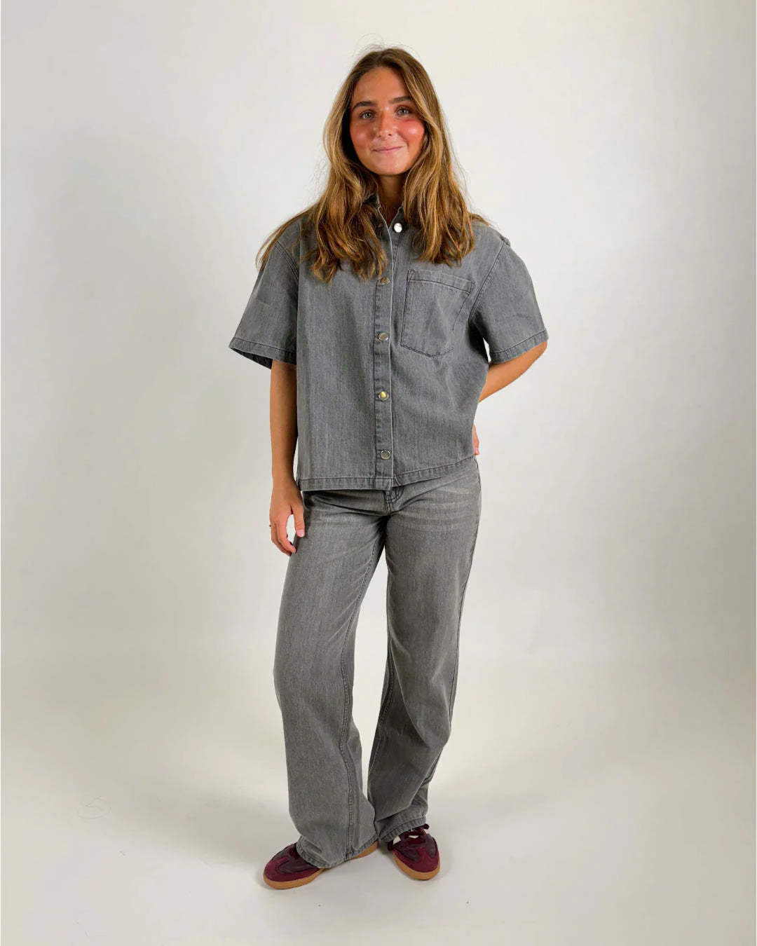 Damen Oversized Denim-Hemd mit kurzen Ärmeln und aufgesetzten Taschen Heidi-Mode - Image 6