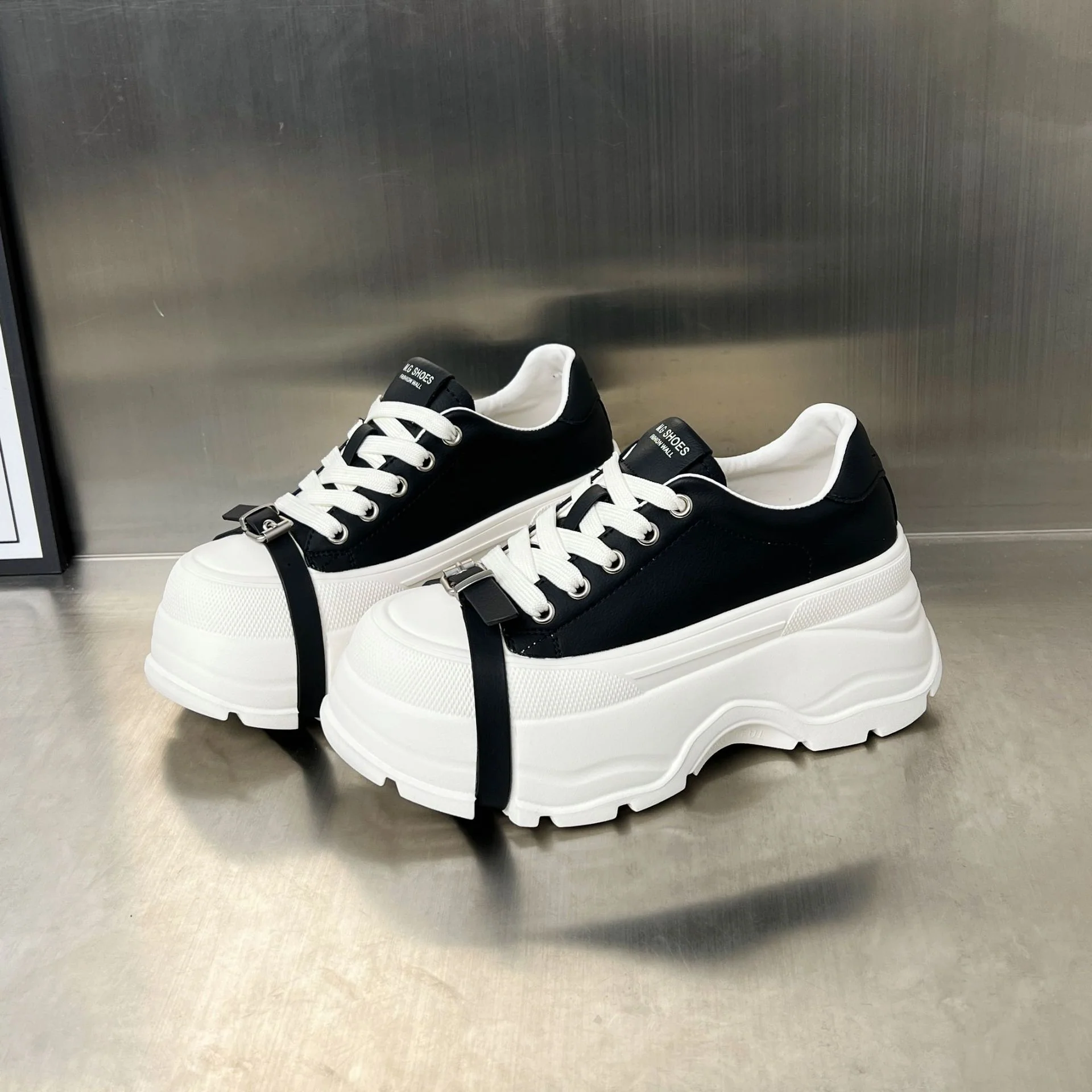 Damen Plateau-Sneaker im sportlichen Design mit verstellbarem Riemen Heidi Mode - Image 2