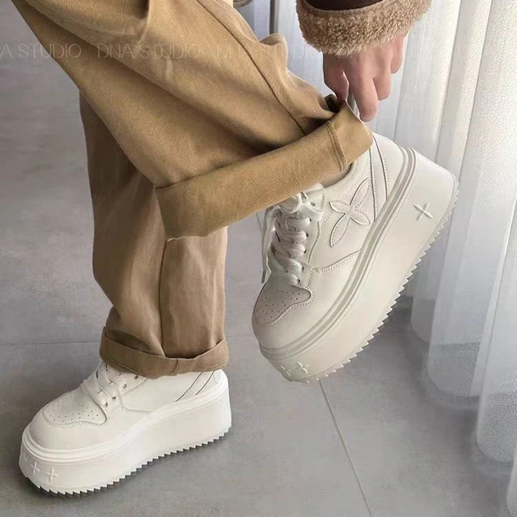 Damen Plateau-Sneaker mit modischem Design und dämpfender Sohle Heidi Mode - Image 5