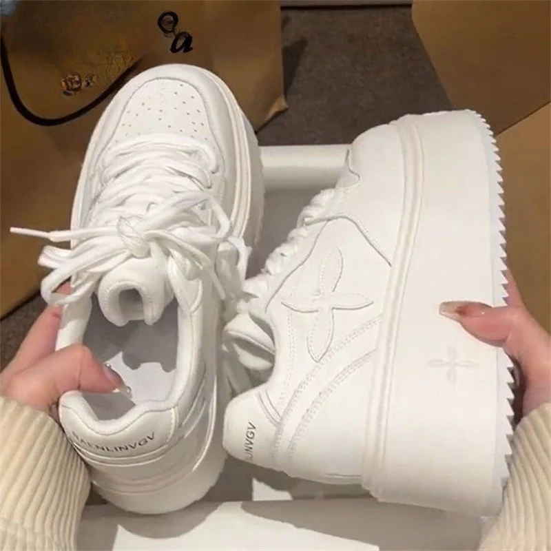 Damen Plateau-Sneaker mit modischem Design und stabiler Sohle Heidi Mode - Image 3