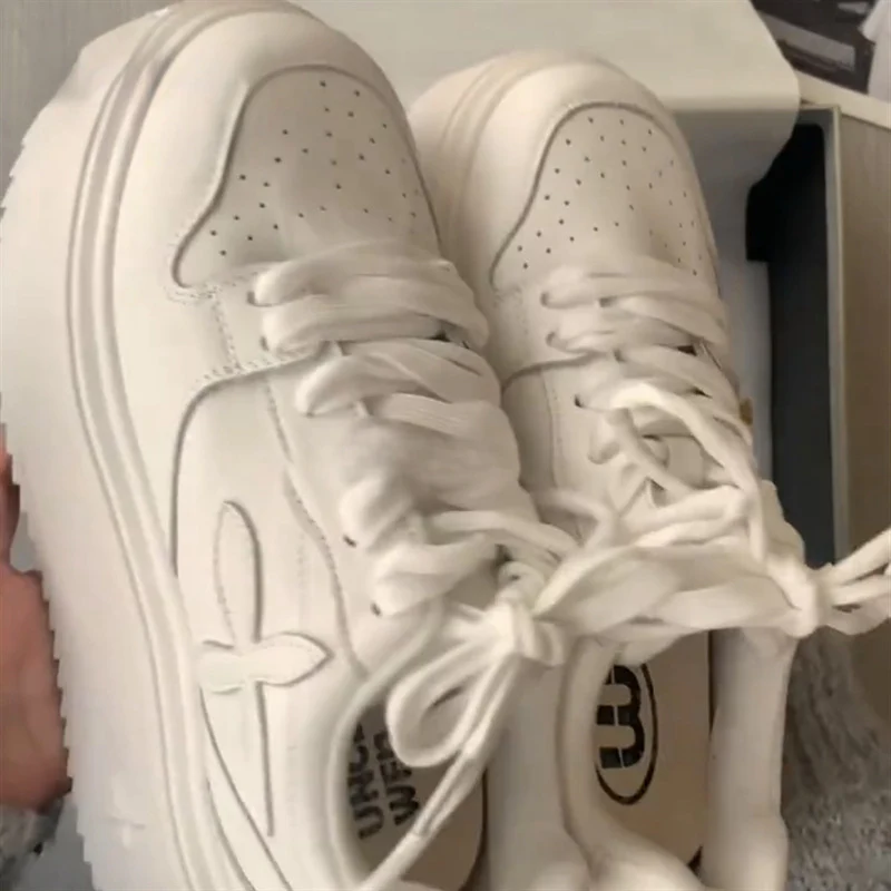 Damen Plateau-Sneaker mit modischem Design und stabiler Sohle Heidi Mode - Image 4