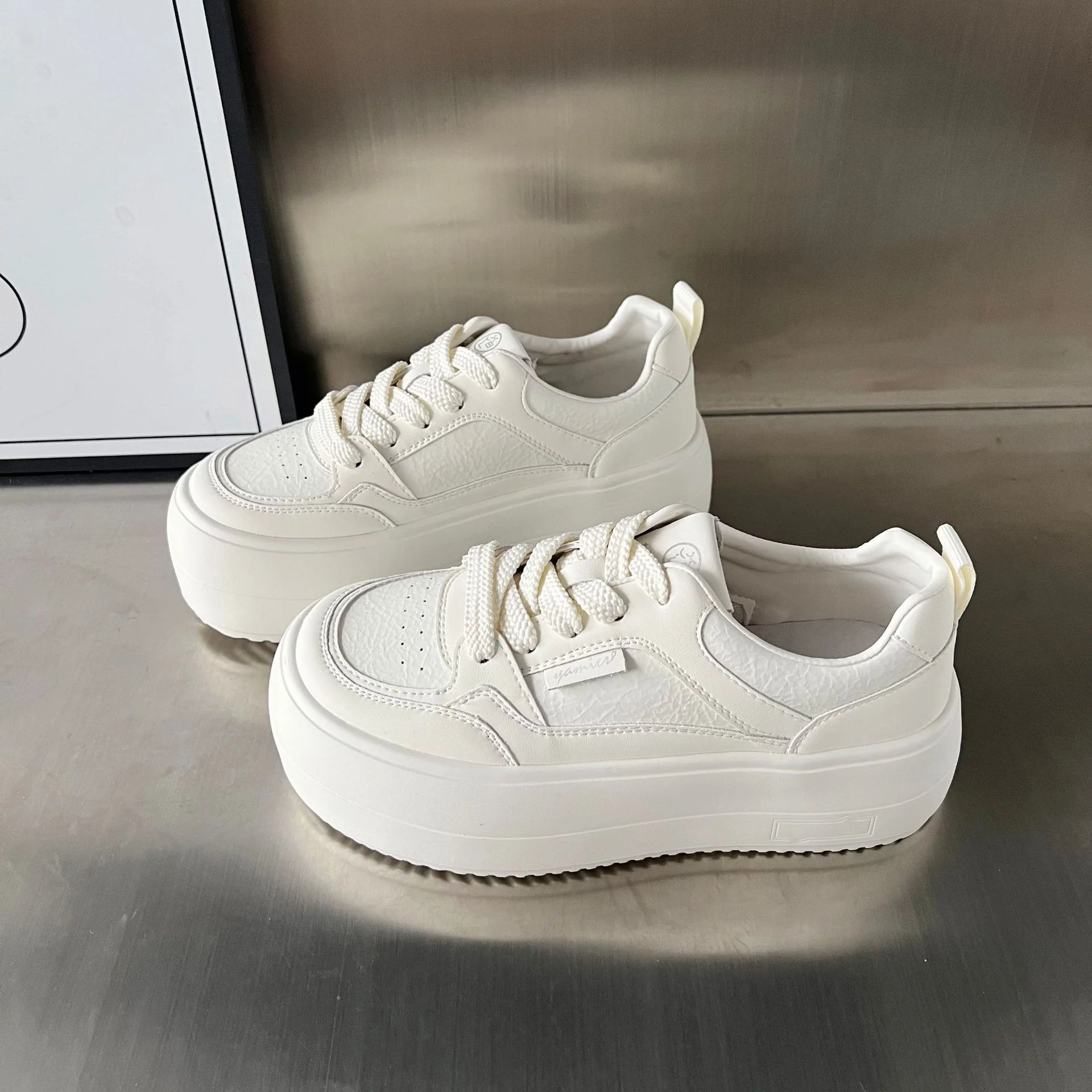 Damen Plateau-Sneaker mit modischer Struktur und rutschfester Sohle Heidi Mode - Image 6