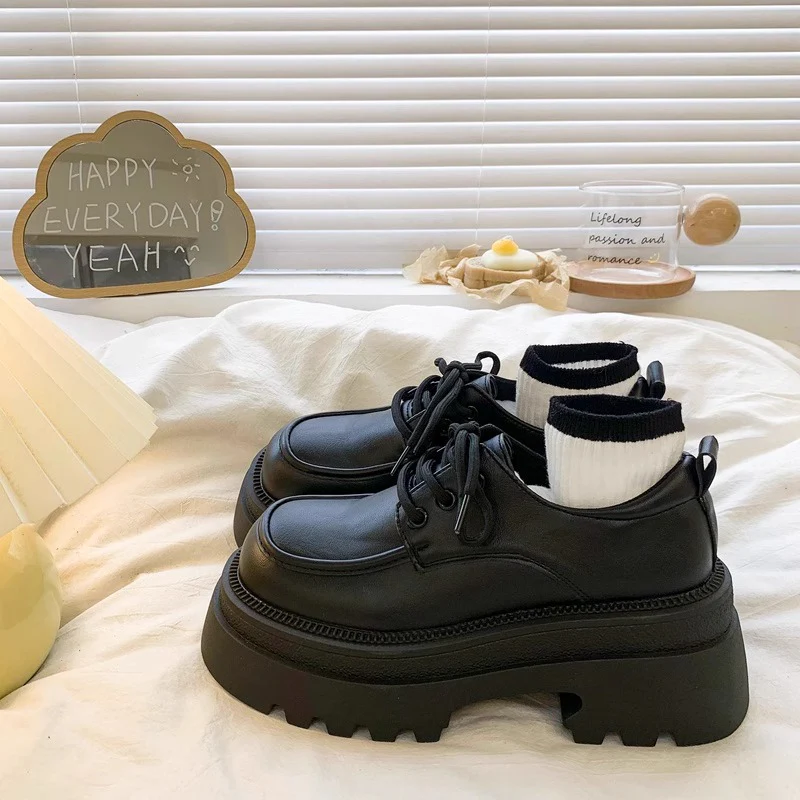 Damen Plateau-Sneaker mit robustem Sohlenprofil und stilvollem Design Heidi Mode