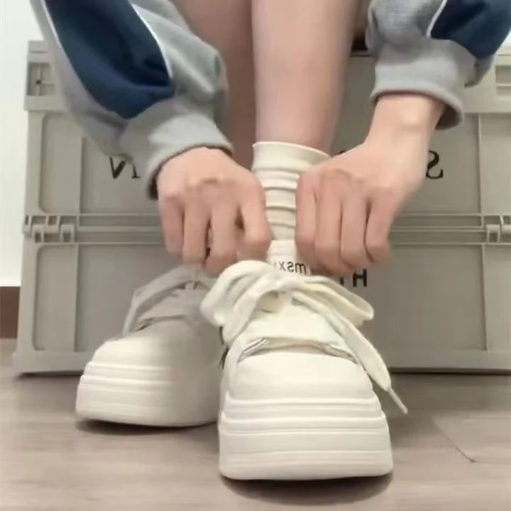 Damen Plateau-Sneaker mit sportlichem Design und gepolsterter Sohle Heidi Mode - Image 3