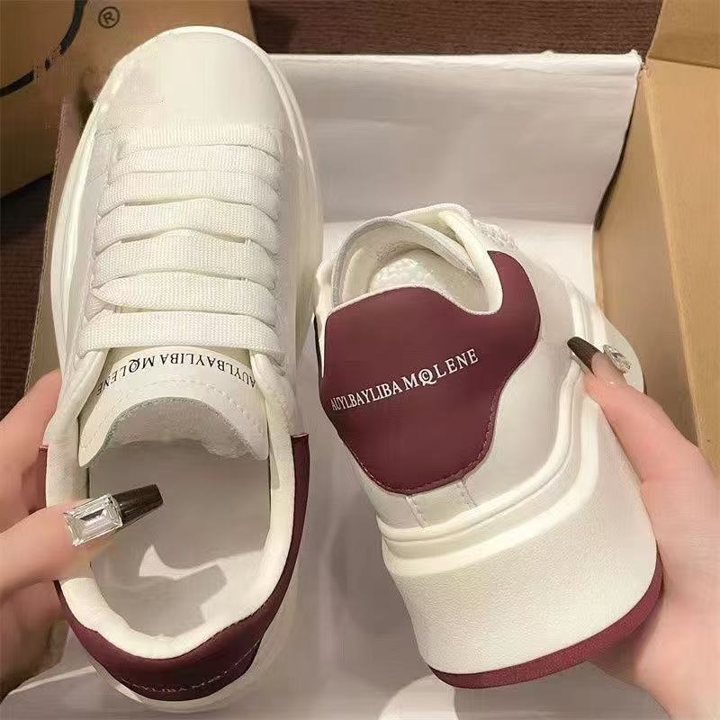Damen Plateau-Sneaker mit stilisierter Silhouette und gepolsterter Sohle Heidi Mode - Image 4