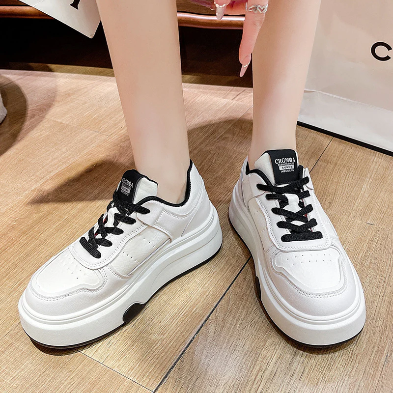 Damen Plateau-Sneaker mit trendiger Silhouette und bequemer Dämpfung Heidi Mode