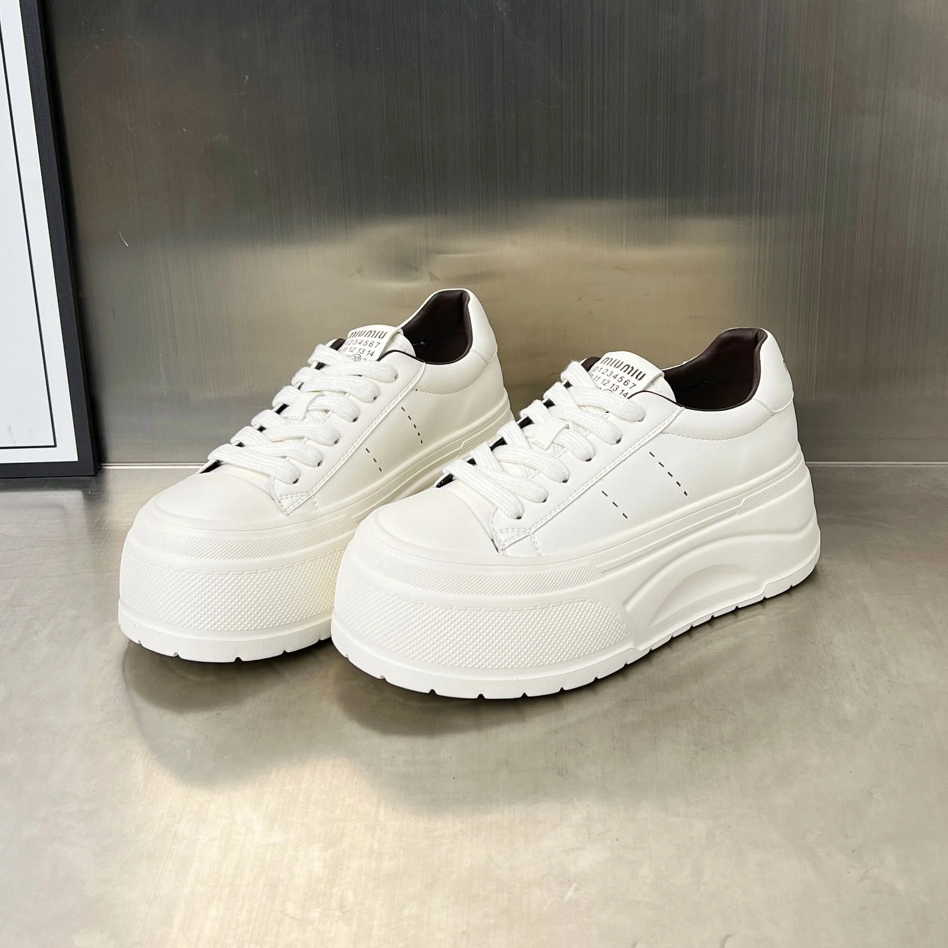 Damen Plateau-Sneaker mit verstärkter Laufsohle und atmungsaktivem Obermaterial Heidi Mode - Image 2