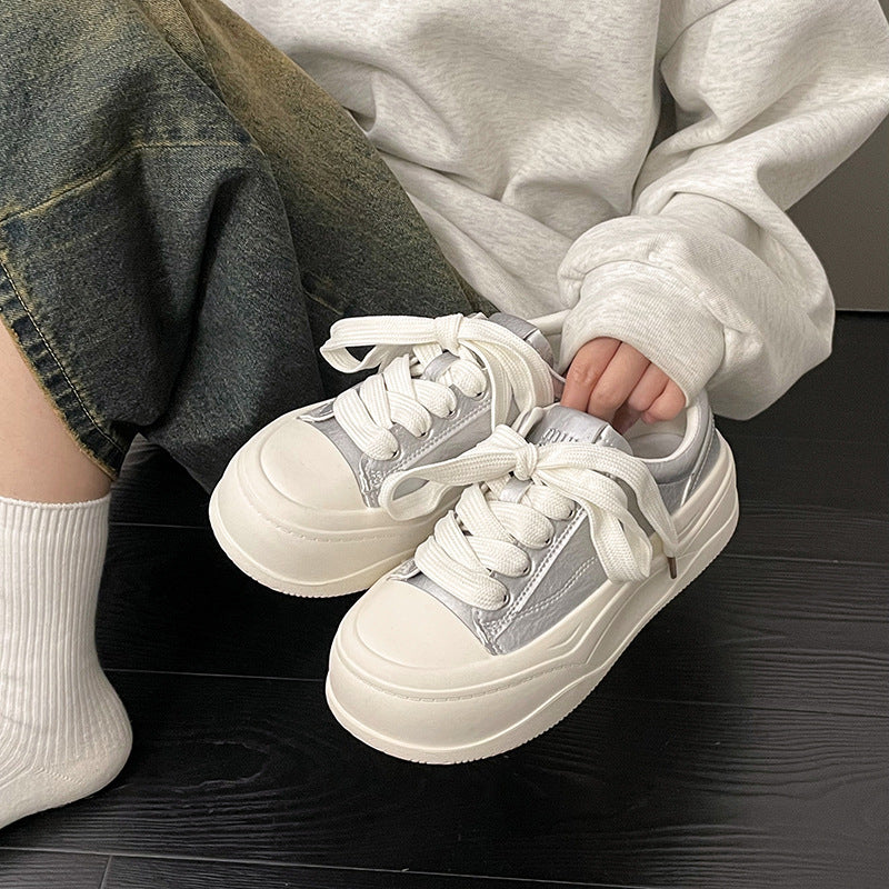 Damen Plateau Sneakers mit metallisch-glänzender Oberfläche und robustem Sohlenprofil Heidi Mode - Image 4