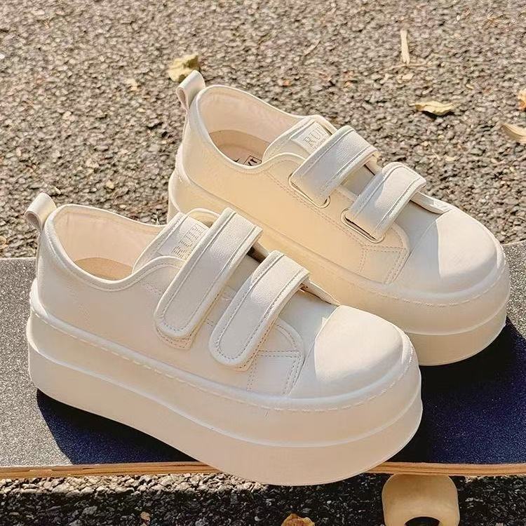 Damen Plateau Sneakers mit verstellbaren Klettverschlüssen und dämpfender Sohle Heidi Mode