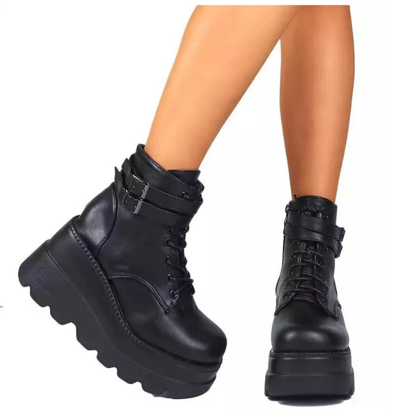 Damen Plateau-Stiefel mit modischem Schnallen-Design und praktischem Reißverschluss Heidi Mode - Image 3