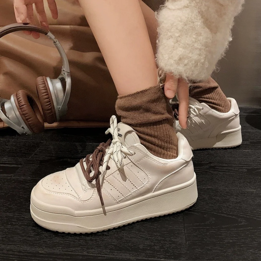 Damen Platform Sneakers mit modischem Design und bequemer Schnürung Heidi Mode - Image 2