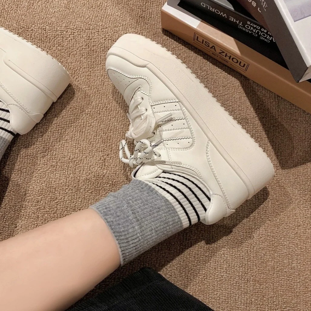 Damen Platform Sneakers mit modischem Design und bequemer Schnürung Heidi Mode - Image 3