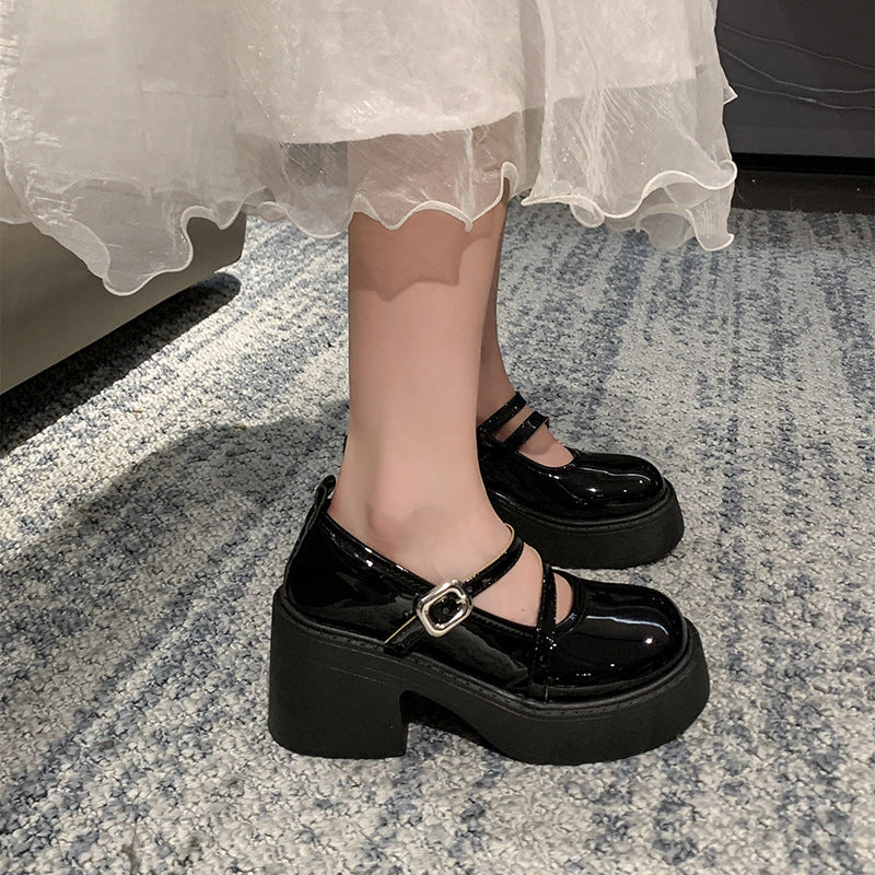 Damen Plattform-Pumps mit doppeltem Riemen und glänzender Oberfläche Heidi Mode - Image 6