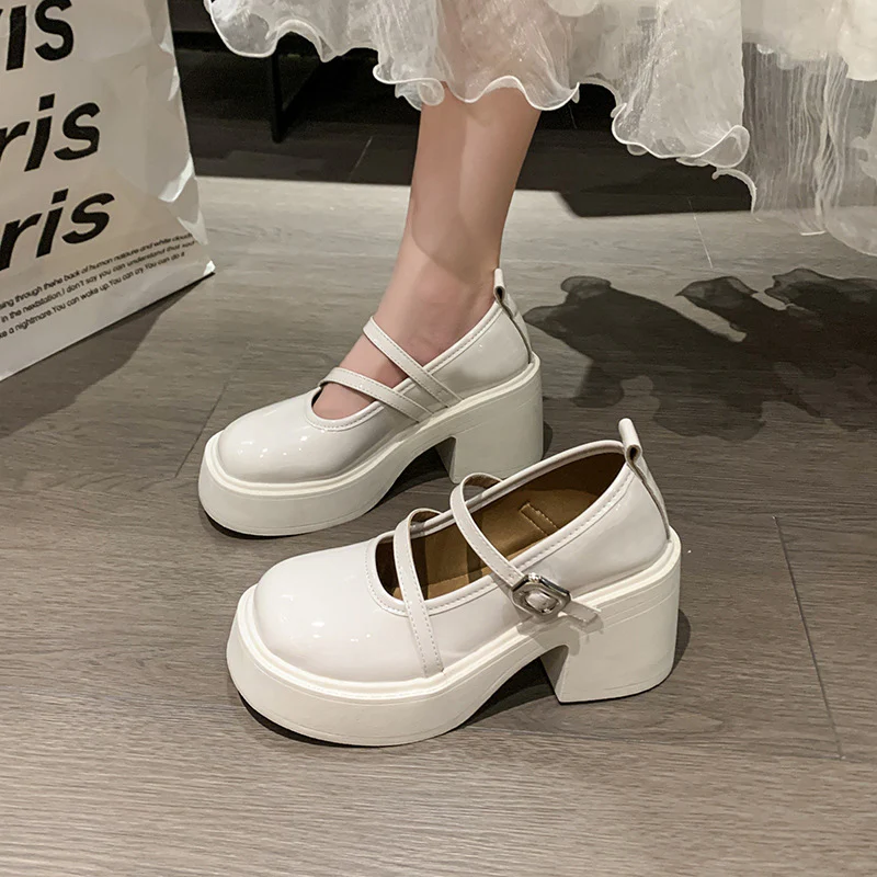 Damen Plattform-Pumps mit doppeltem Riemen und glänzender Oberfläche Heidi Mode - Image 7