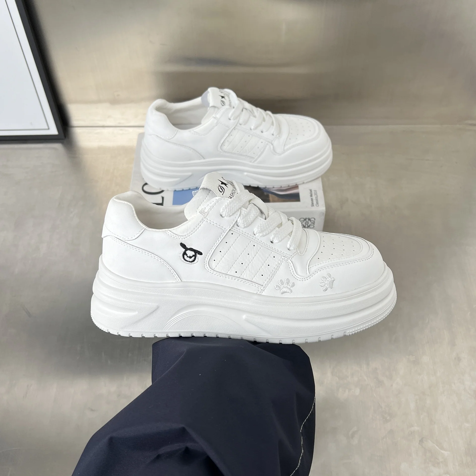Damen Plattform Sneaker mit dämpfender Sohle und atmungsaktivem Obermaterial Heidi Mode - Image 4