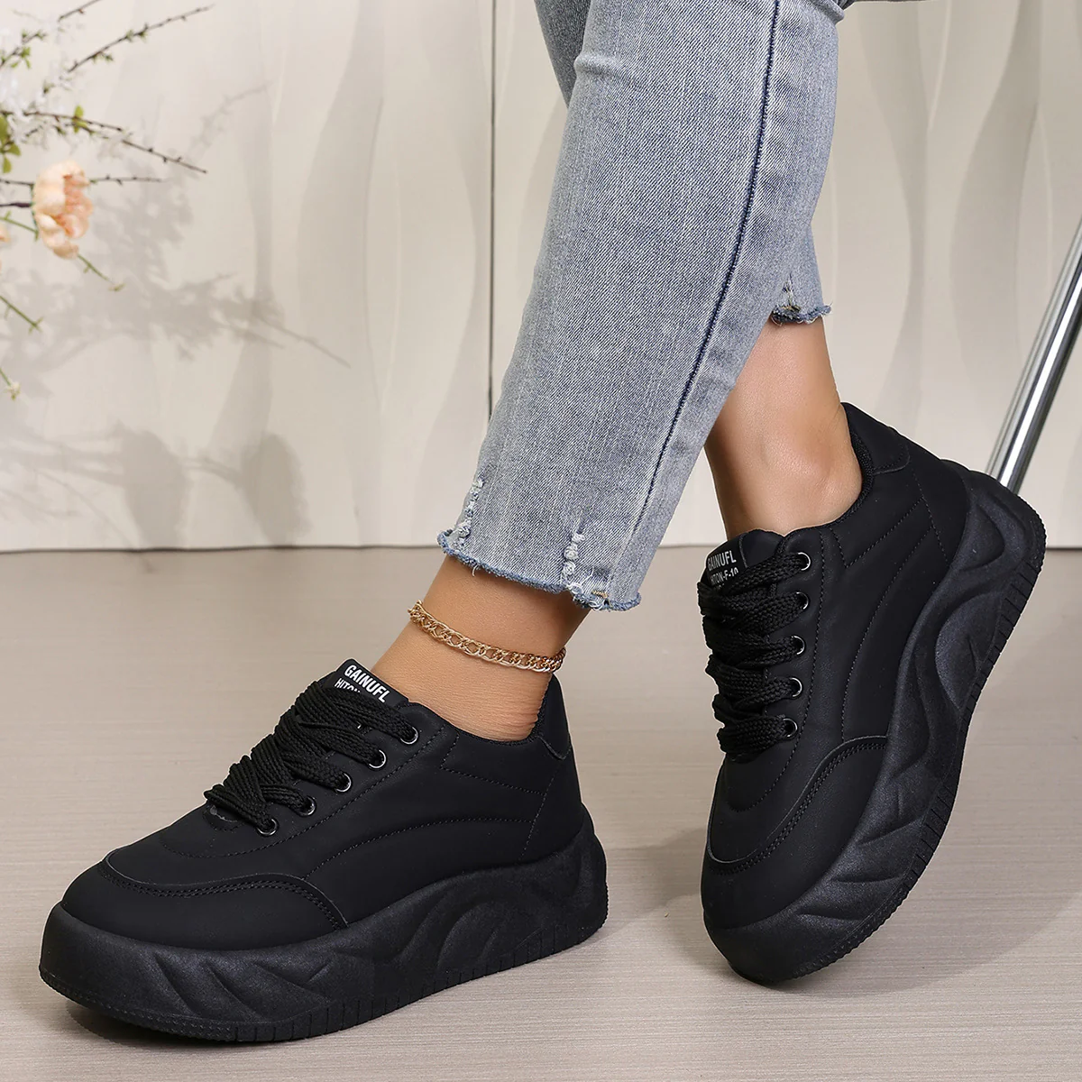 Damen Plattform-Sneaker mit dynamischem Design und bequemer Dämpfung Heidi Mode