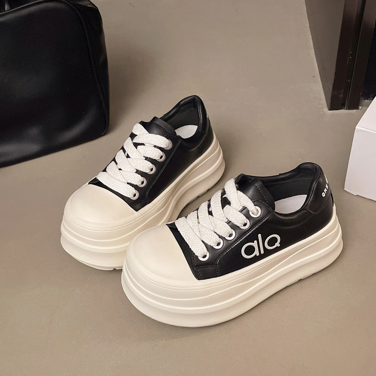 Damen Plattform Sneaker mit großzügiger Sohle und atmungsaktivem Obermaterial Heidi Mode