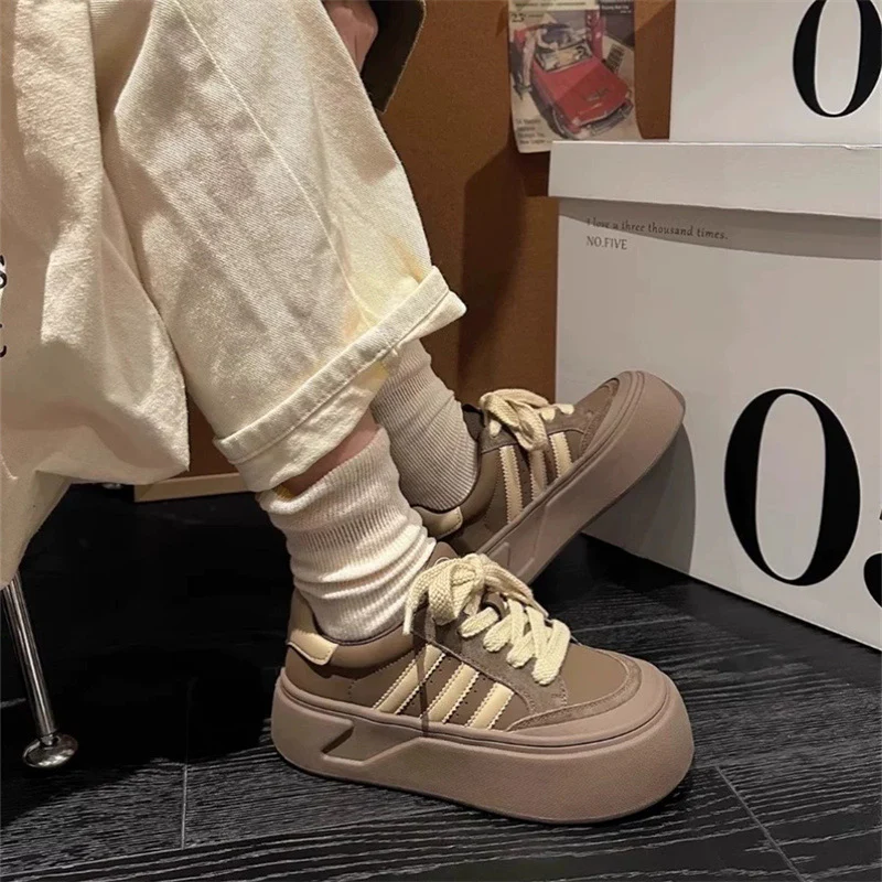 Damen Plattform-Sneaker mit strapazierfähigem Obermaterial und extrahoher Sohle Heidi Mode - Image 3