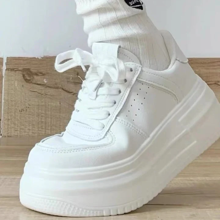 Damen Plattform Sneakers mit bequemer gepolsterter Innensohle Heidi Mode - Image 4