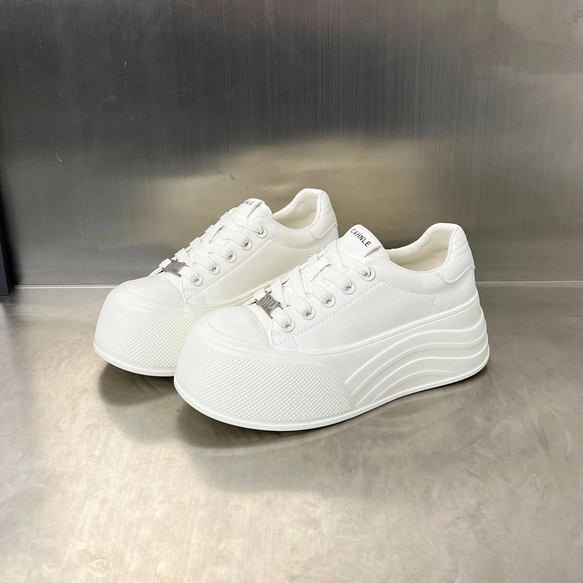Damen Plattform Sneakers mit elegantem Design und atmungsaktiver Obermaterialstruktur Heidi Mode