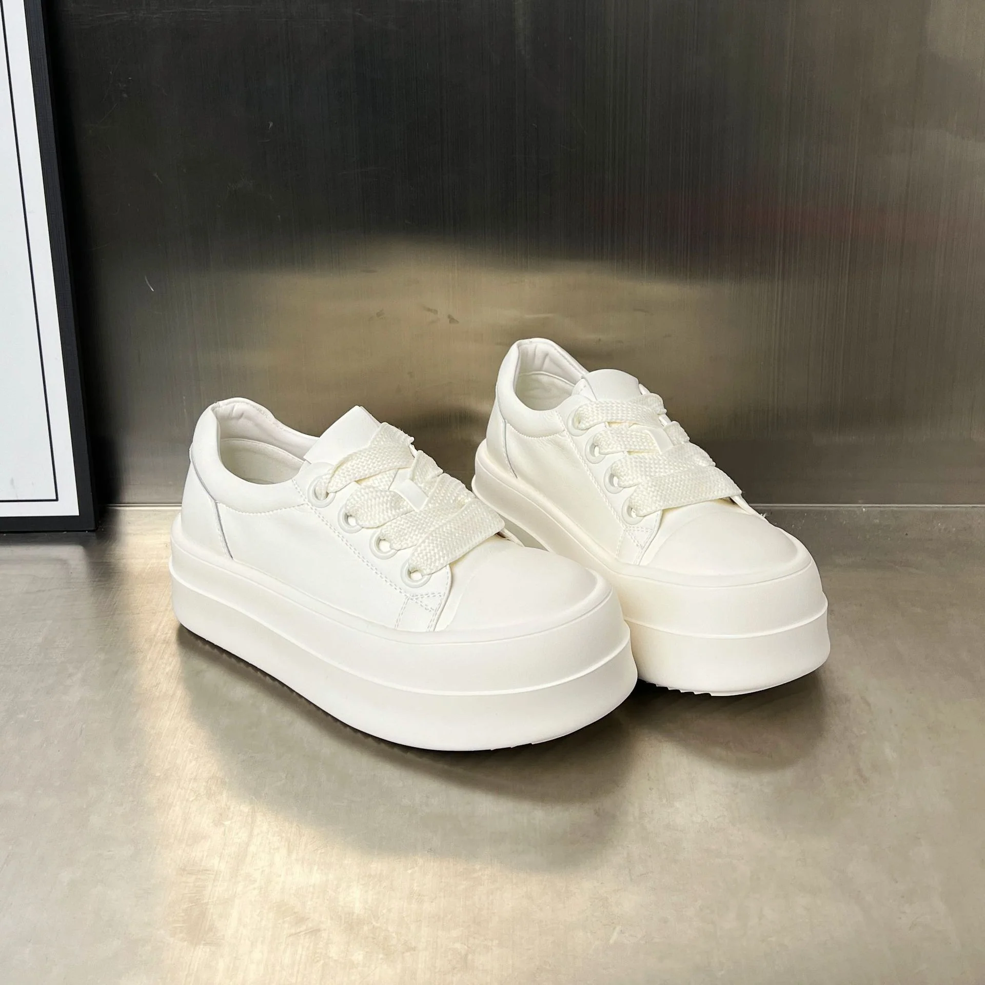 Damen Plattform Sneakers mit modischem Design und atmungsaktiver Obermaterialzusammensetzung Heidi Mode - Image 4