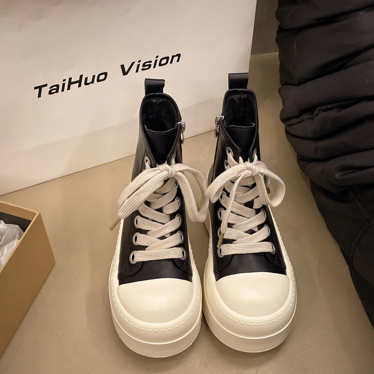 Damen Plattform Sneakers mit modischem Obermaterial und auffälligem Absatz Heidi Mode - Image 3