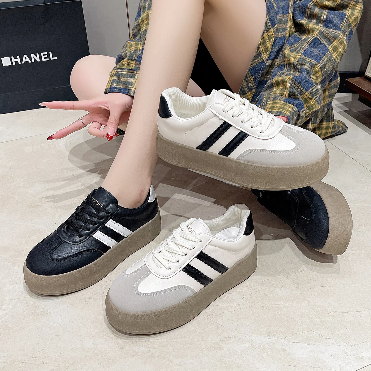 Damen Plattform Sneakers mit modischem Obermaterial und verstärkter Dämpfung Heidi Mode - Image 3