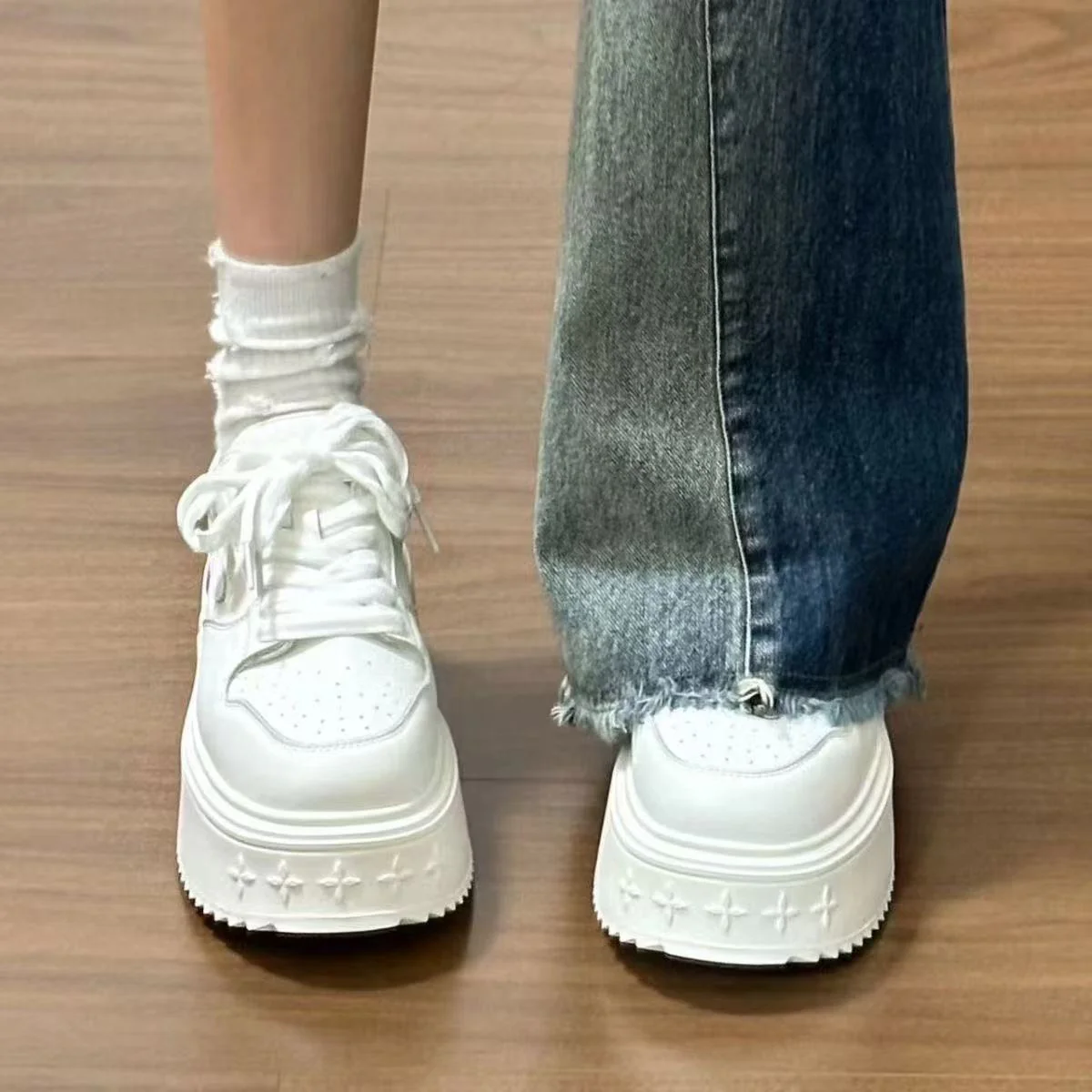 Damen Plattform Sneakers mit modischer Textur und dämpfender Sohle Heidi Mode - Image 2
