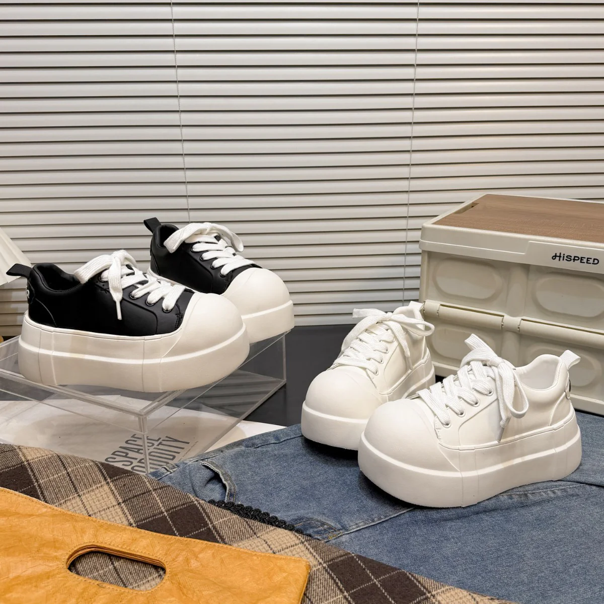 Damen Plattform Sneakers mit trendiger Gummi-Laufsohle und markantem Obermaterial Heidi Mode - Image 3