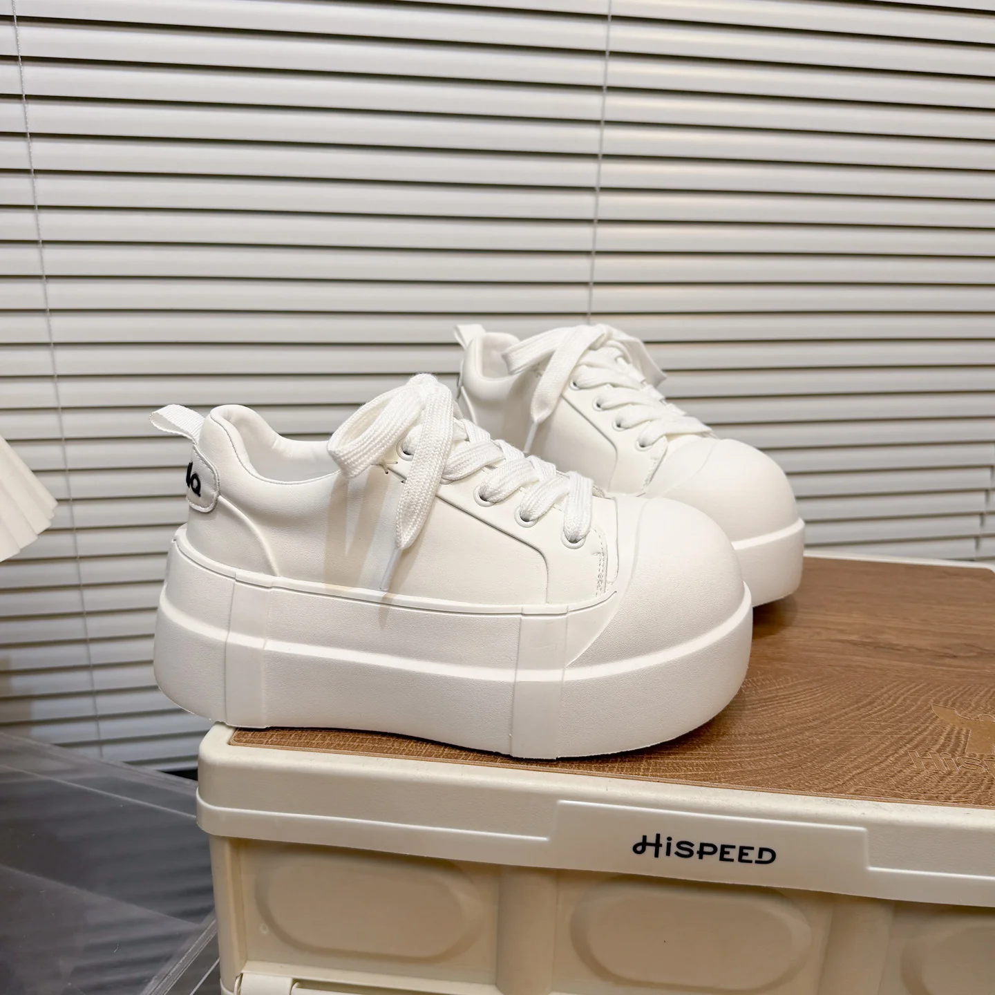 Damen Plattform Sneakers mit trendiger Gummi-Laufsohle und markantem Obermaterial Heidi Mode - Image 6
