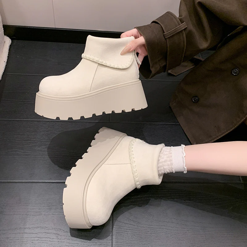 Damen Plattformstiefel mit warmem Innenfutter und dekorativem Abschlusssaum Heidi Mode - Image 4