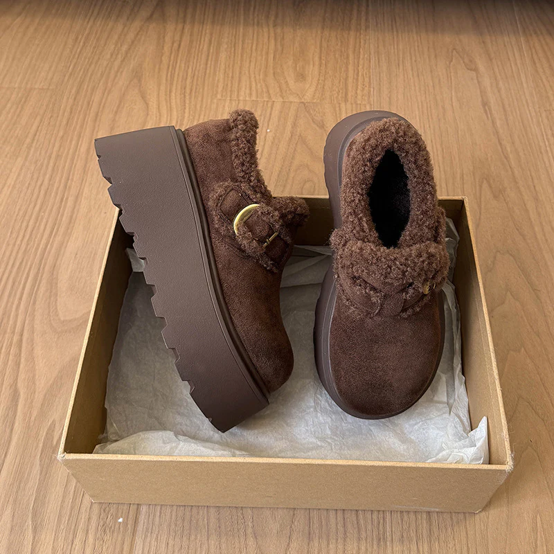 Damen Plüschige Slipper mit robustem Plateau und eleganter Schnalle Heidi Mode - Image 4