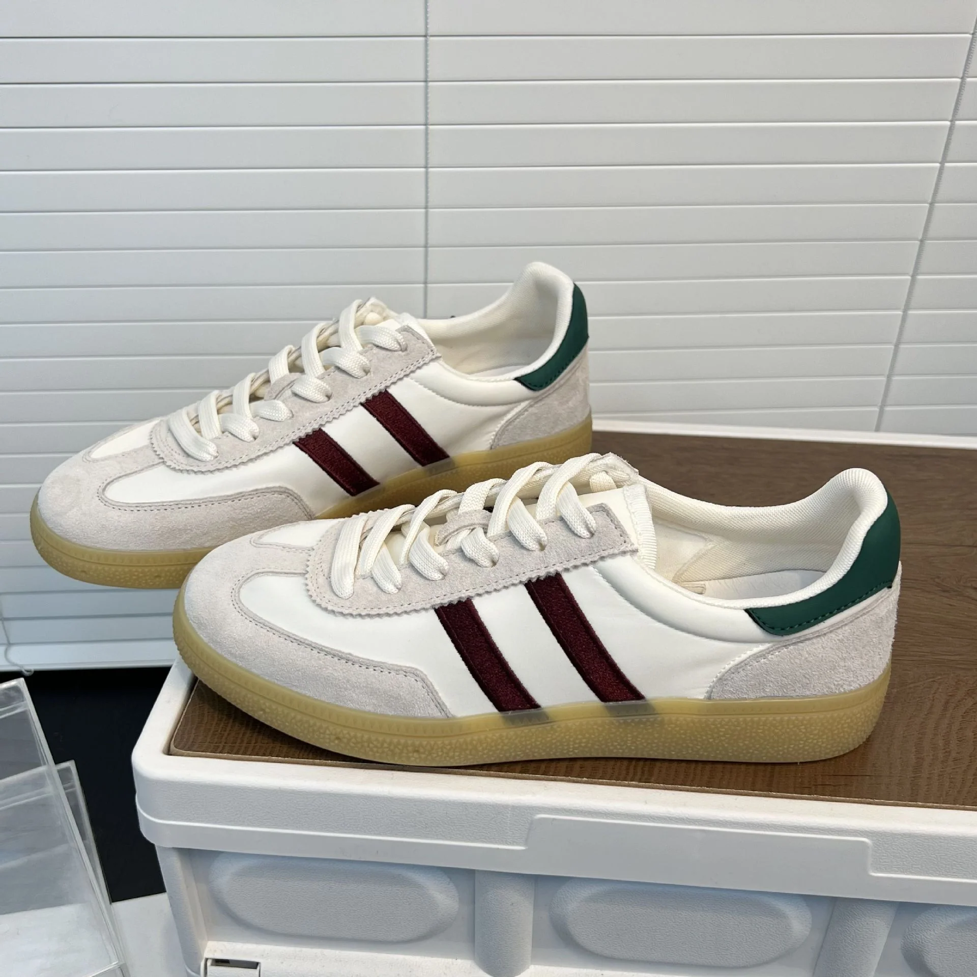 Damen Retro-Inspirierte Sneakers mit modischem Veloursleder und sportlichen Akzenten Heidi Mode