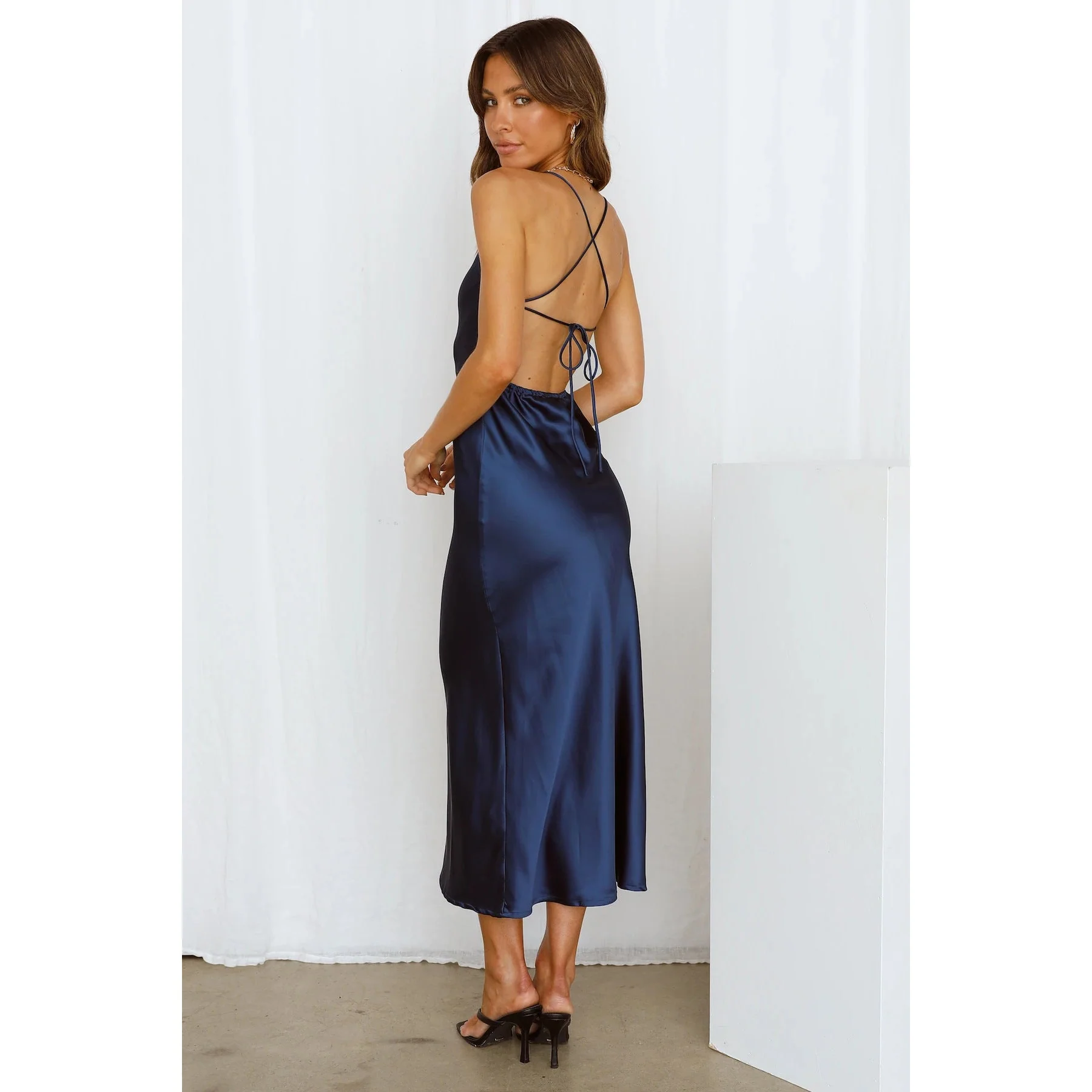 Damen Satinmaxikleid mit Schmalem Schnitt und Spaghettiträgern Heidi-Mode - Image 4