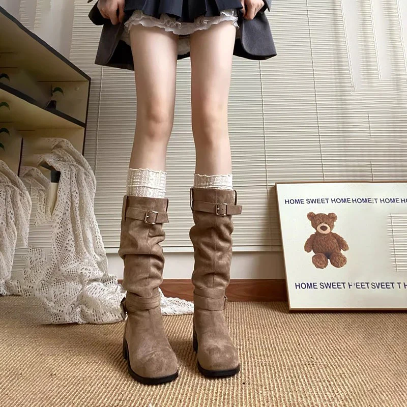 Damen Schlupfstiefel mit modischer Schnallenverzierung und elegantem Faltenwurf Heidi Mode - Image 6