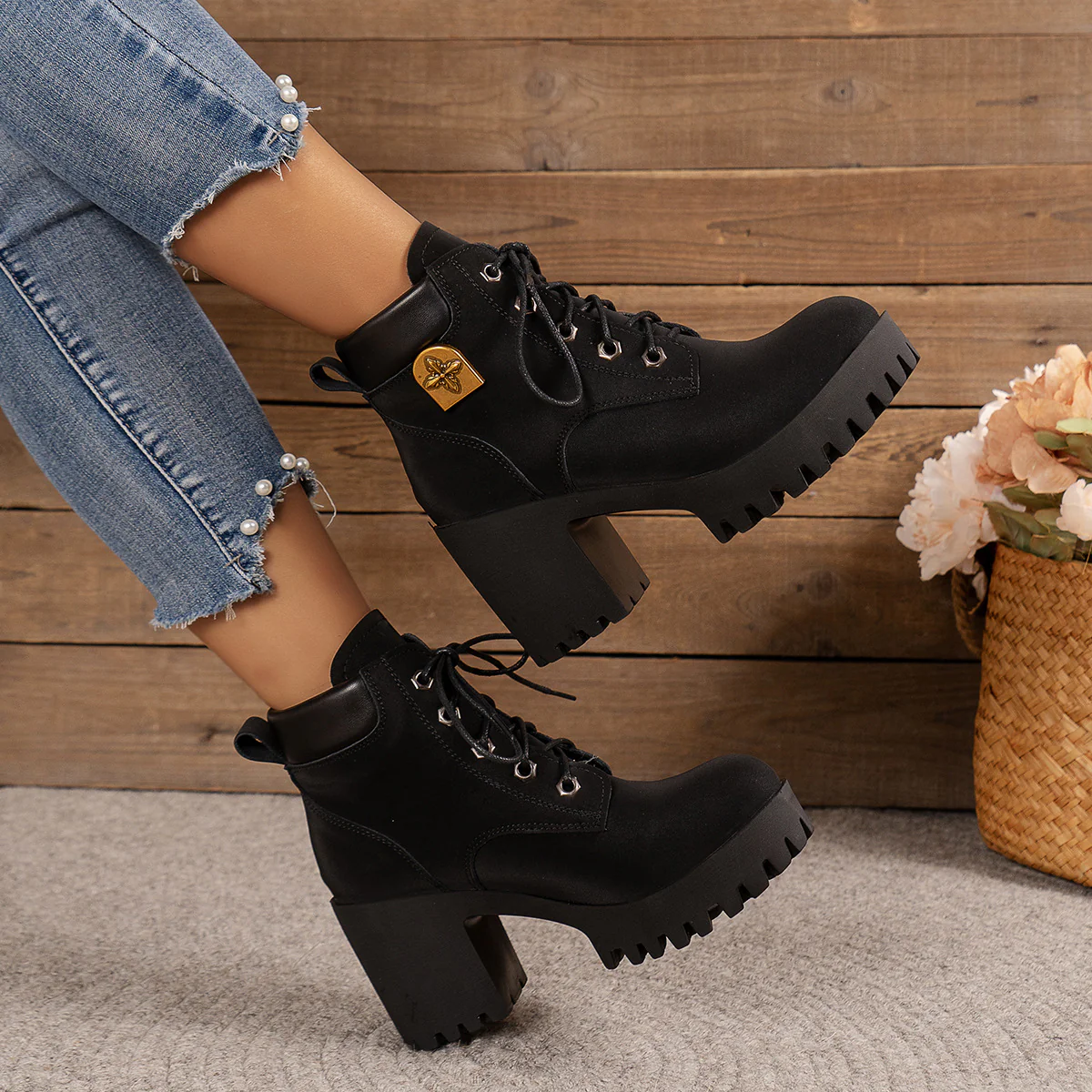 Damen Schnürstiefeletten mit markanten Profilsohlen und elegantem Anhänger Heidi Mode - Image 2