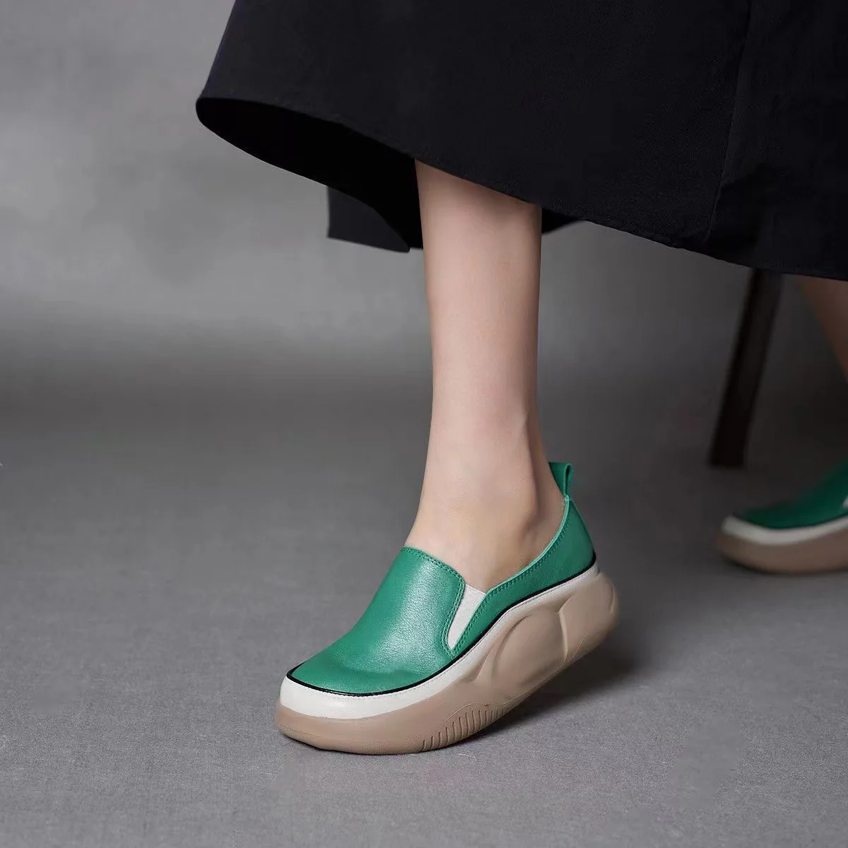 Damen Slip-On Sneakers mit ergonomischem Design und strukturiertem Obermaterial Heidi Mode - Image 3