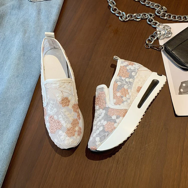 Damen Slip-On Sneakers mit floraler Stickerei Heidi Mode - Image 3