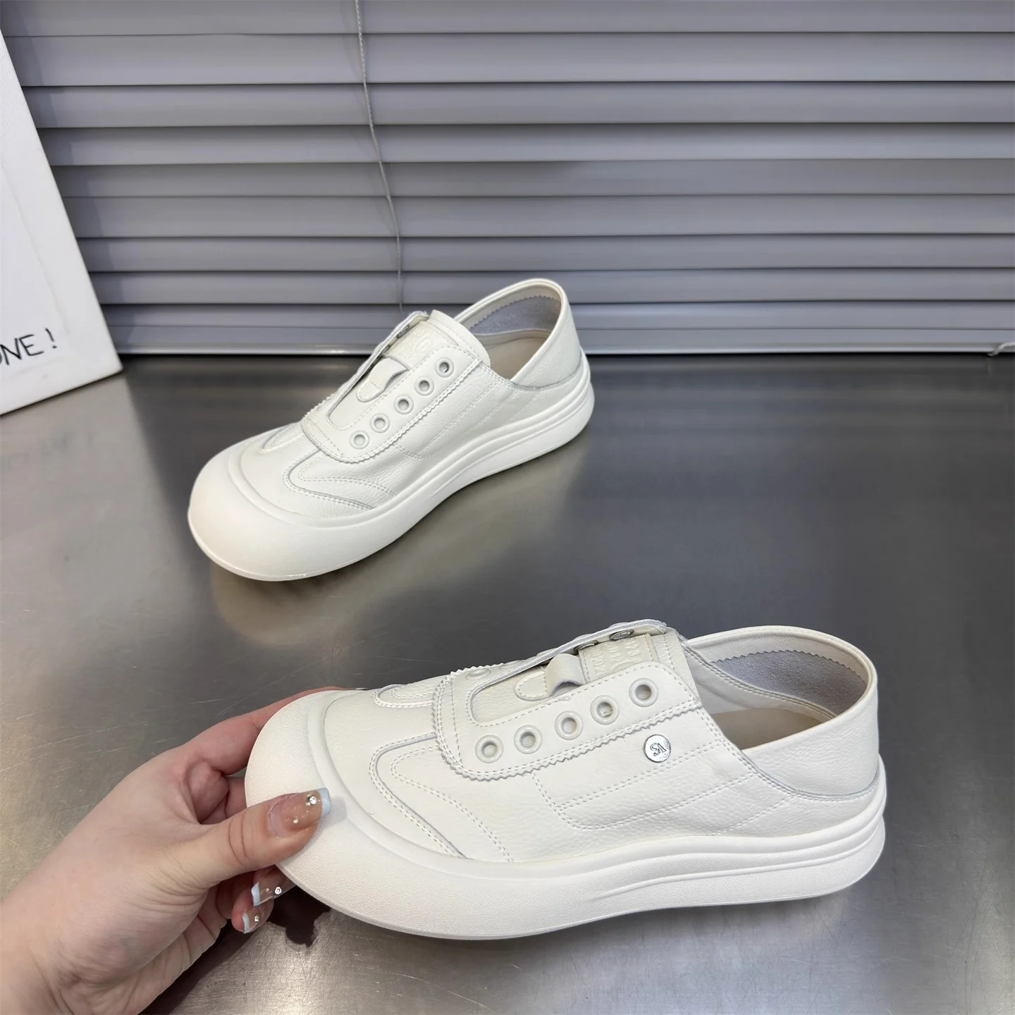 Damen Slipper mit praktischem Klettverschluss und modernem Design Heidi Mode - Image 3