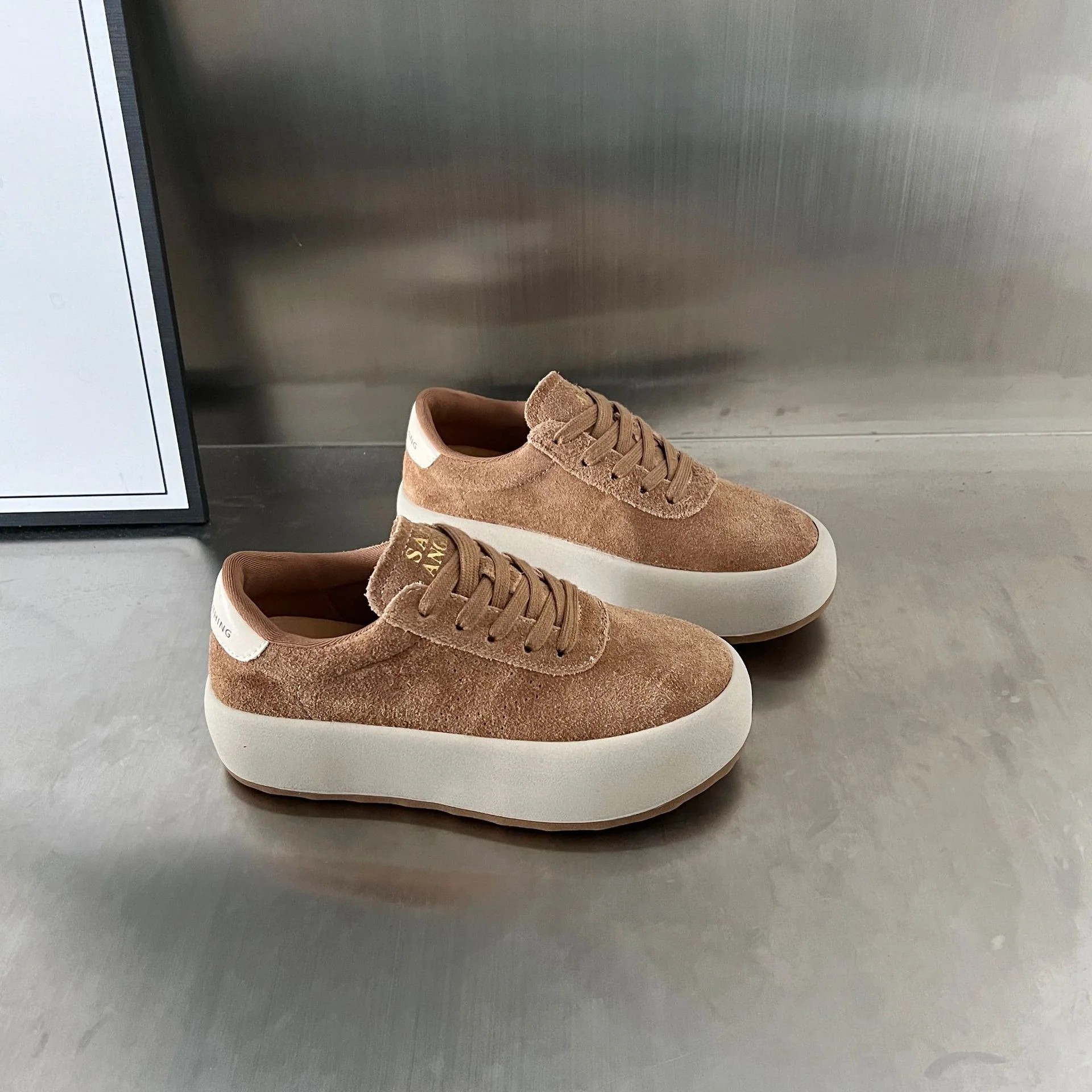Damen Sneaker aus hochwertigem Wildleder mit dämpfender Sohle Heidi Mode - Image 5