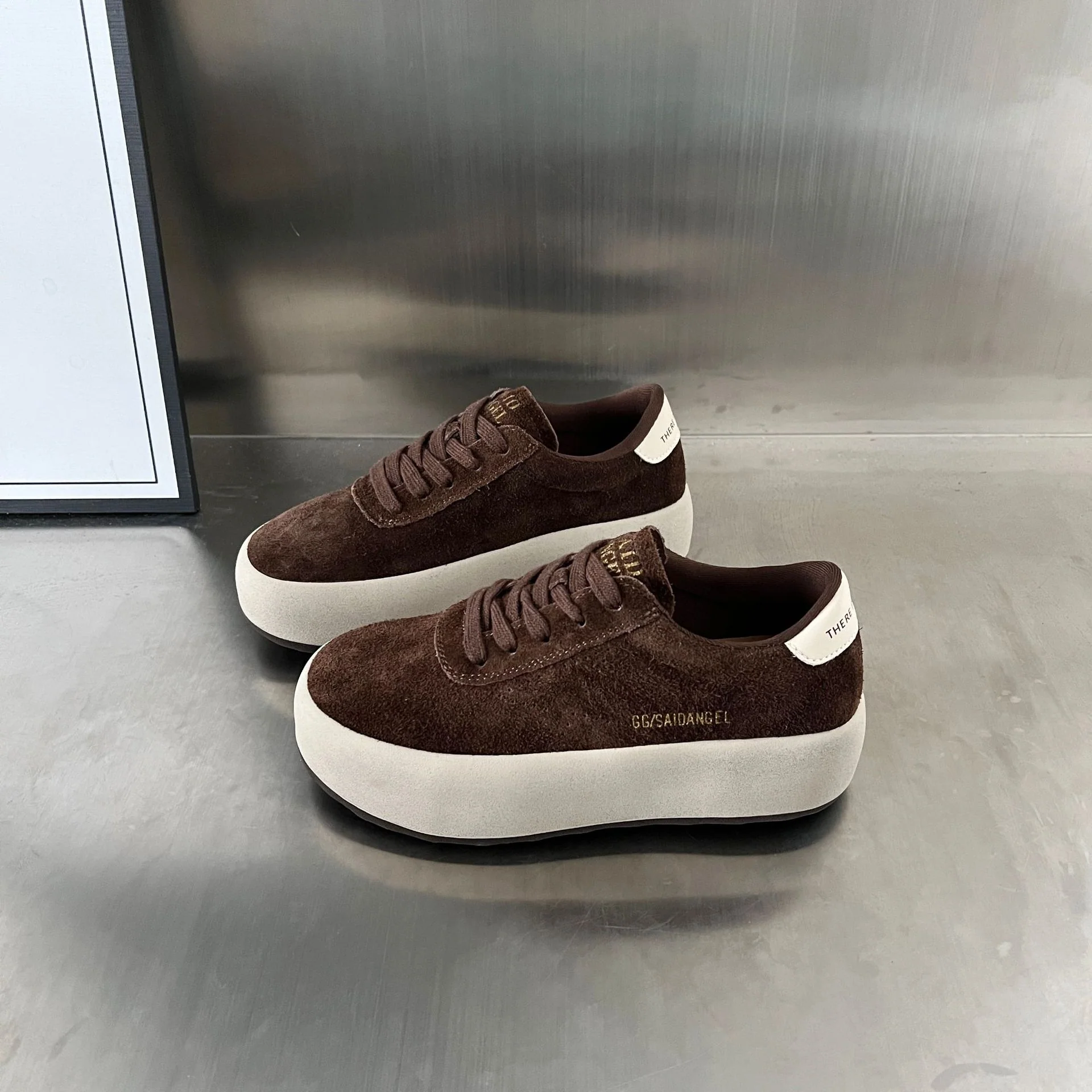 Damen Sneaker aus hochwertigem Wildleder mit dämpfender Sohle Heidi Mode - Image 7