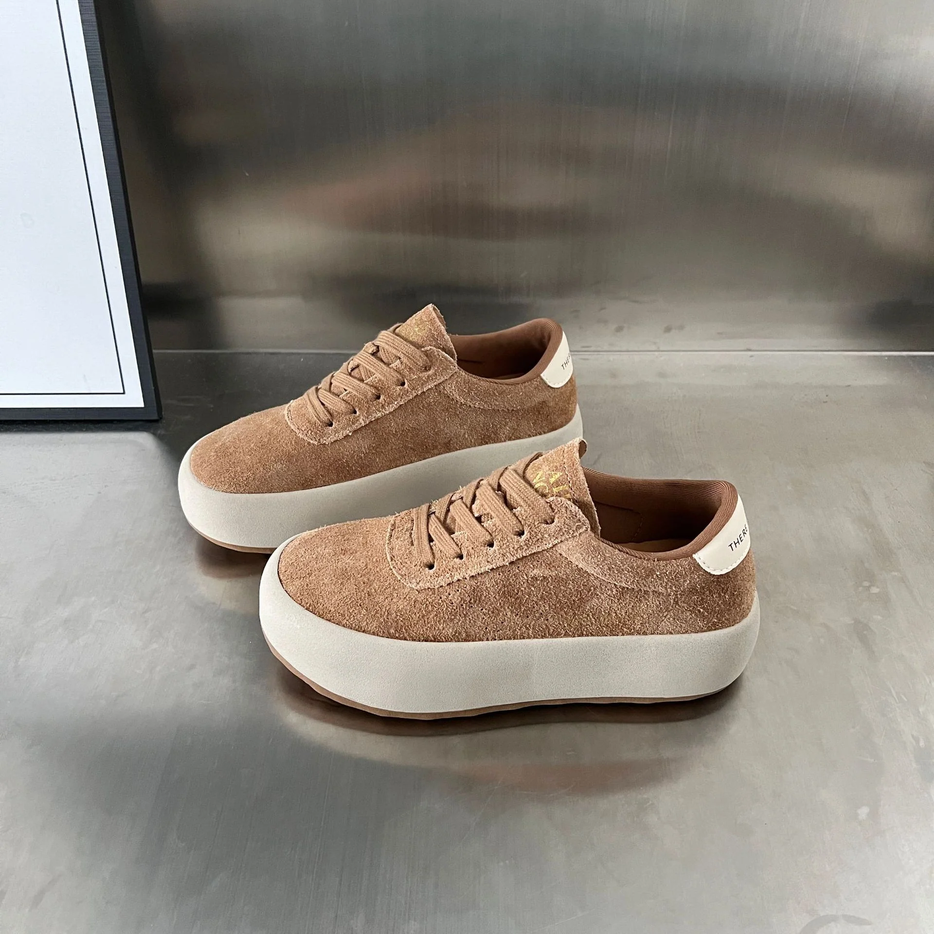 Damen Sneaker aus hochwertigem Wildleder mit dämpfender Sohle Heidi Mode - Image 8