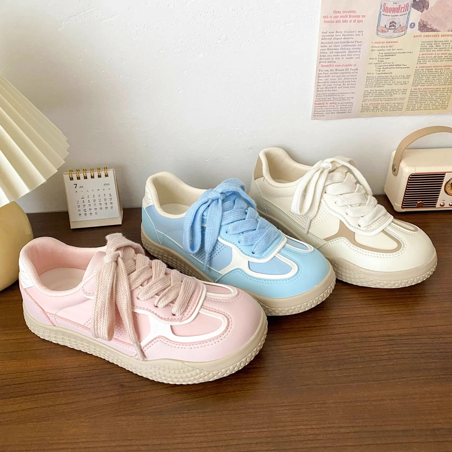Damen Sneaker mit atmungsaktivem Obermaterial und stylishen Akzenten Heidi Mode - Image 4