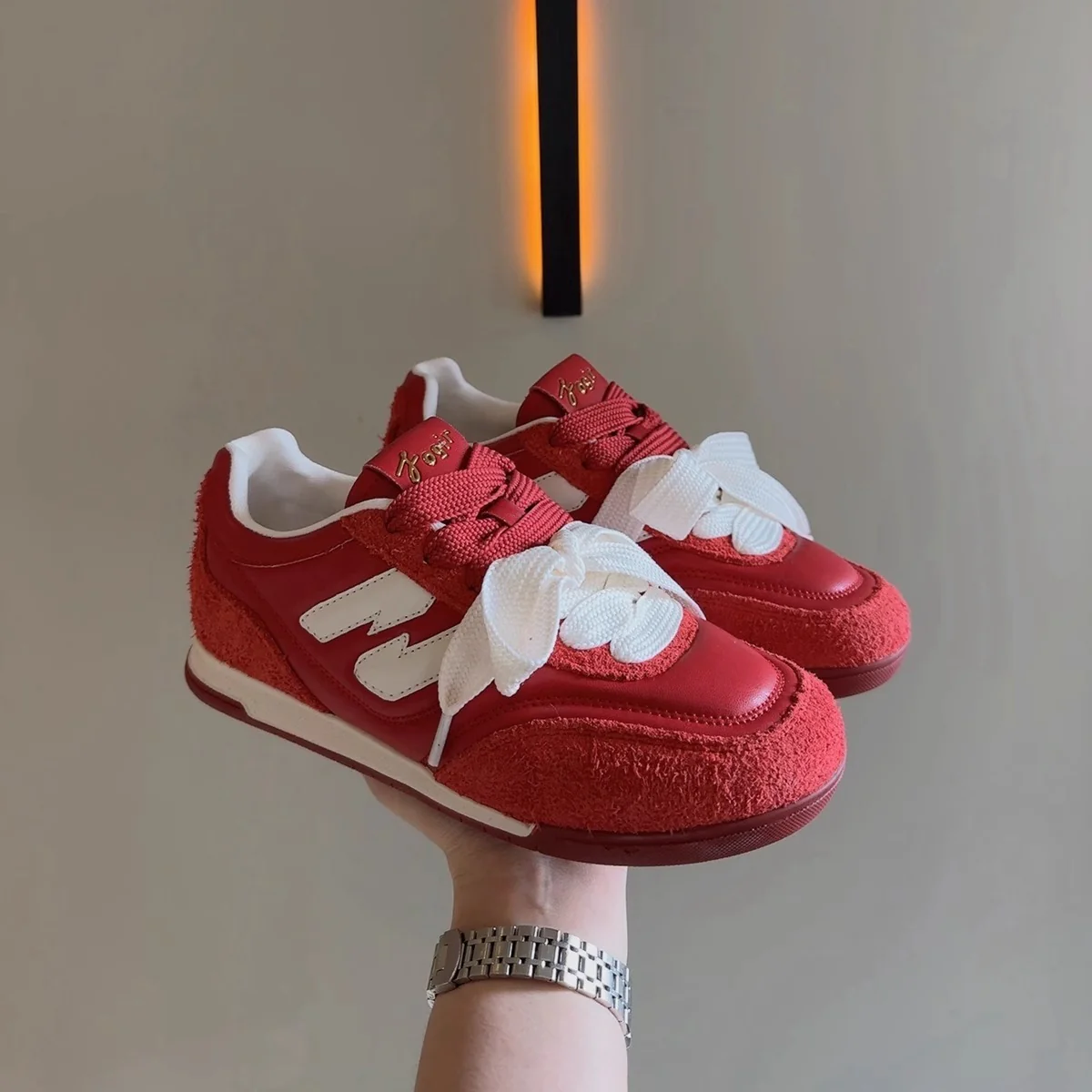 Damen Sneaker mit auffälligem Band und sportlichem Design Heidi Mode - Image 3
