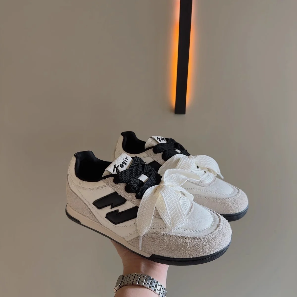Damen Sneaker mit auffälligem Band und sportlichem Design Heidi Mode - Image 8