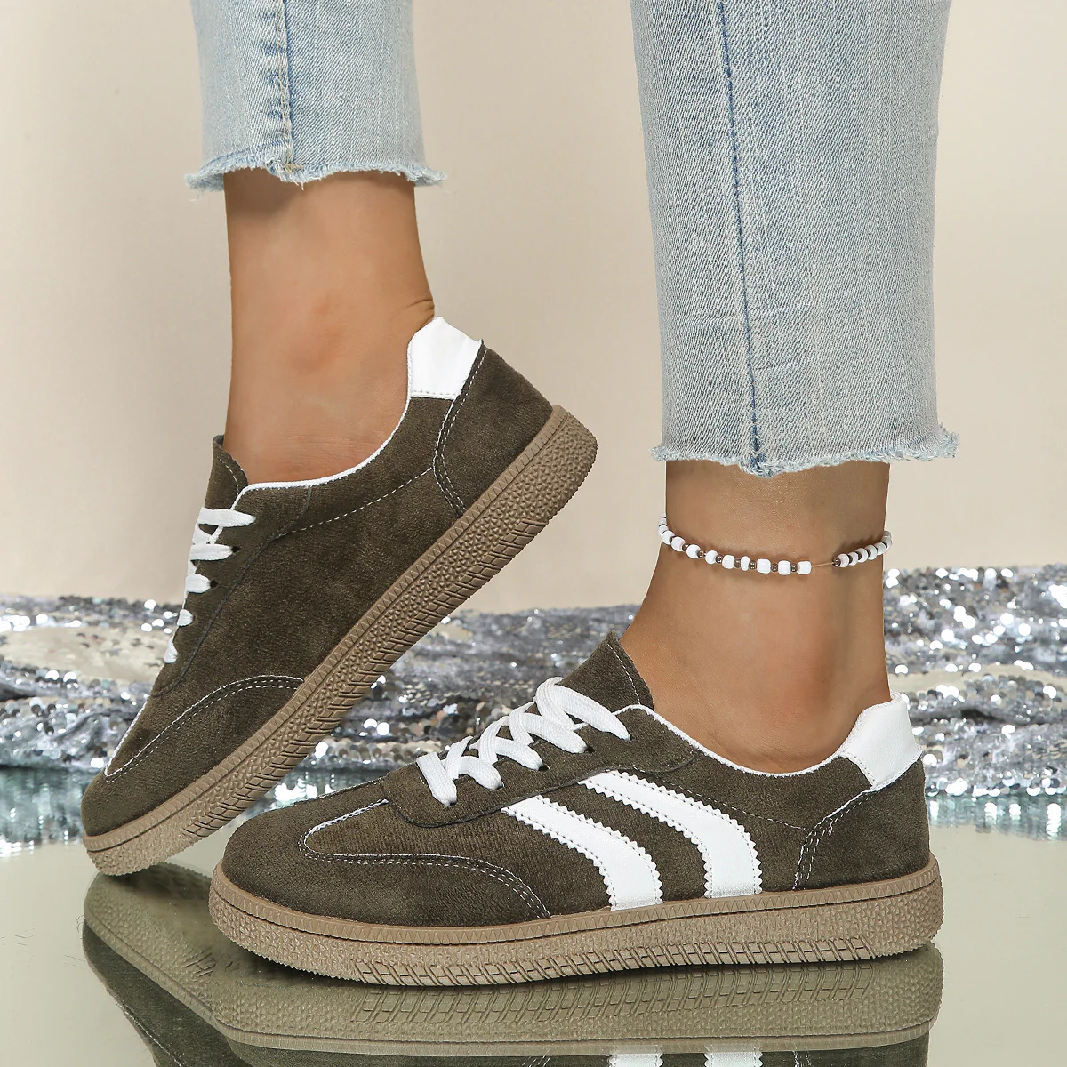 Damen Sneaker mit bequemer Polsterung und modischen Akzenten Heidi Mode - Image 2