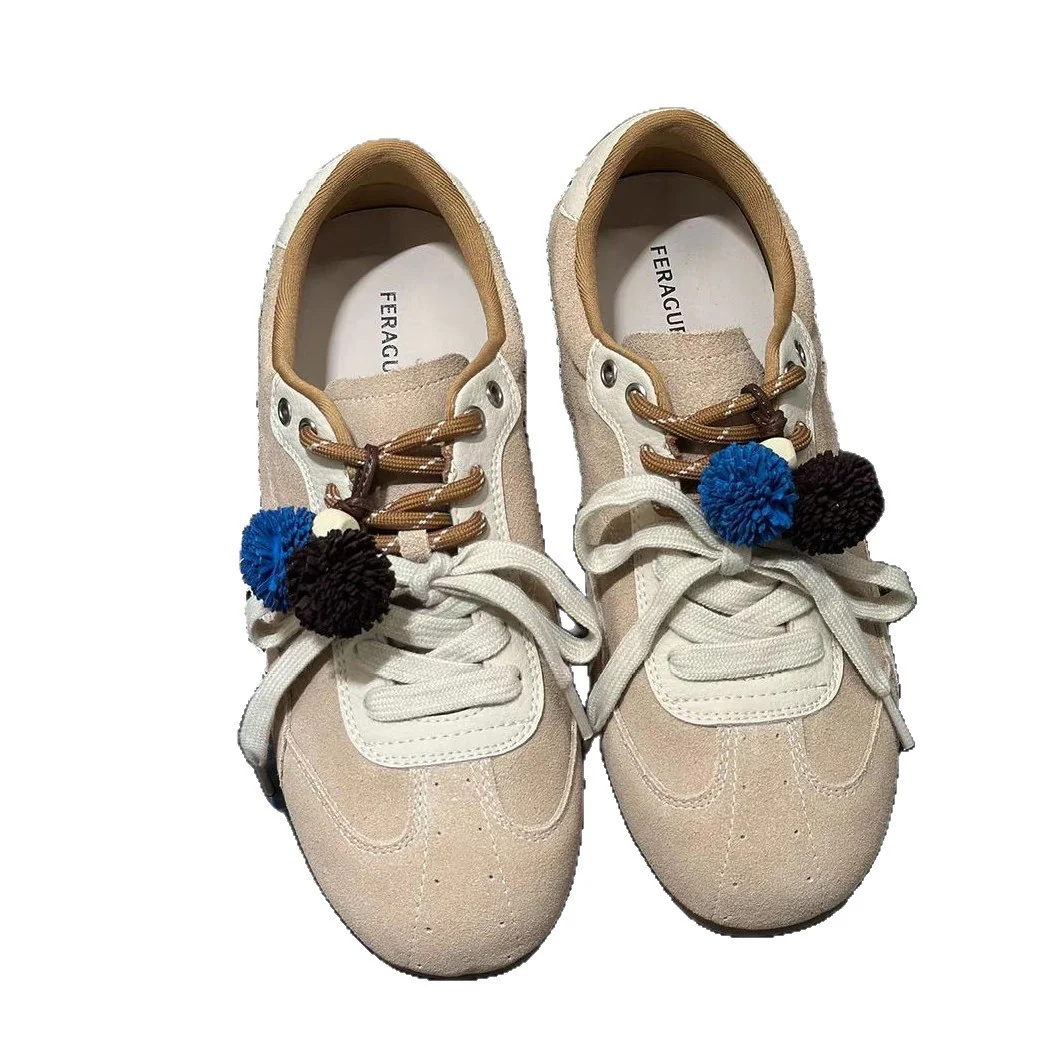 Damen Sneaker mit bunten dekorativen Pompons und hochwertigem Wildleder Heidi Mode - Image 5